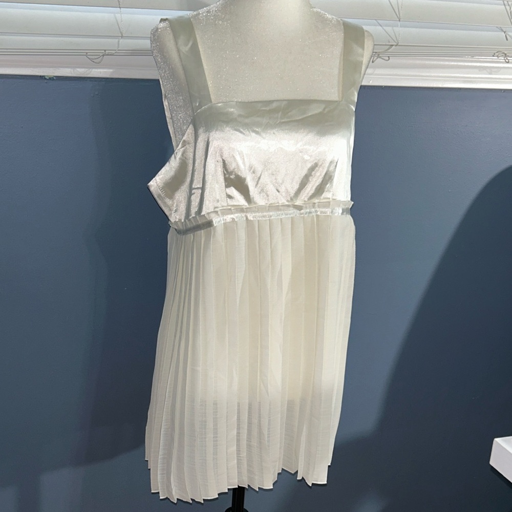 Cream silk like dressy pleated top size XL